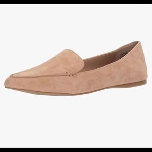 NWOT Steve Madden Feather Suede Loafer